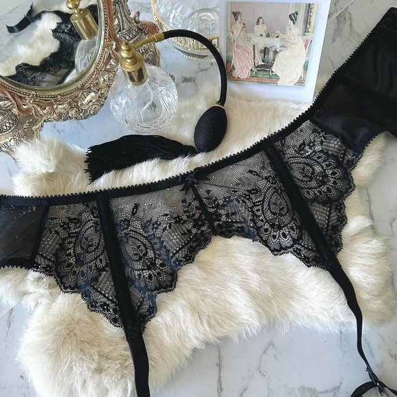 Black lace sexy suspender / garter belt - XS-S - Picture 4 of 4